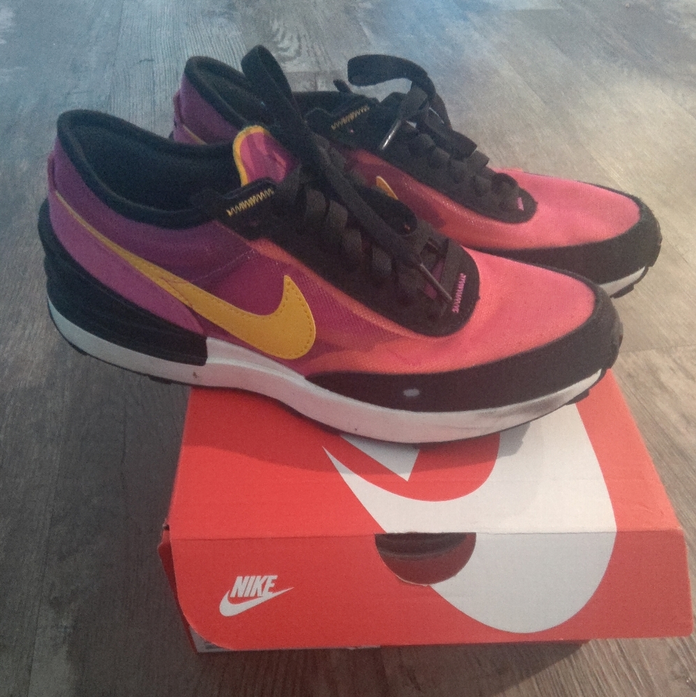 LIKE NEW NIKES